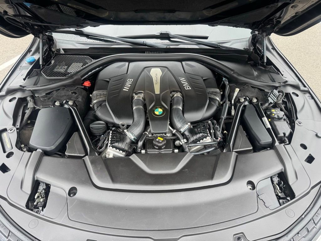 Used 2018 BMW 750i xDrive image 18