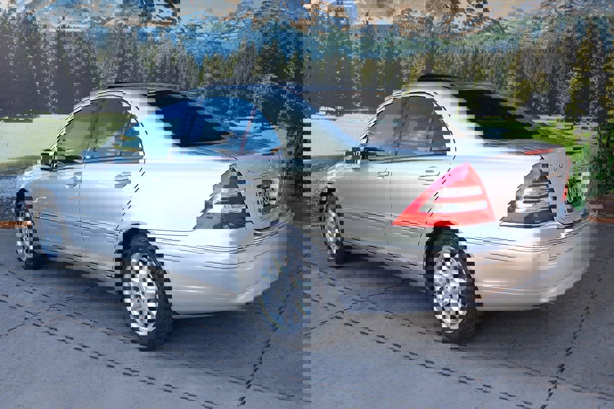 Used 2002 Mercedes-Benz C 320 Sedan image 4