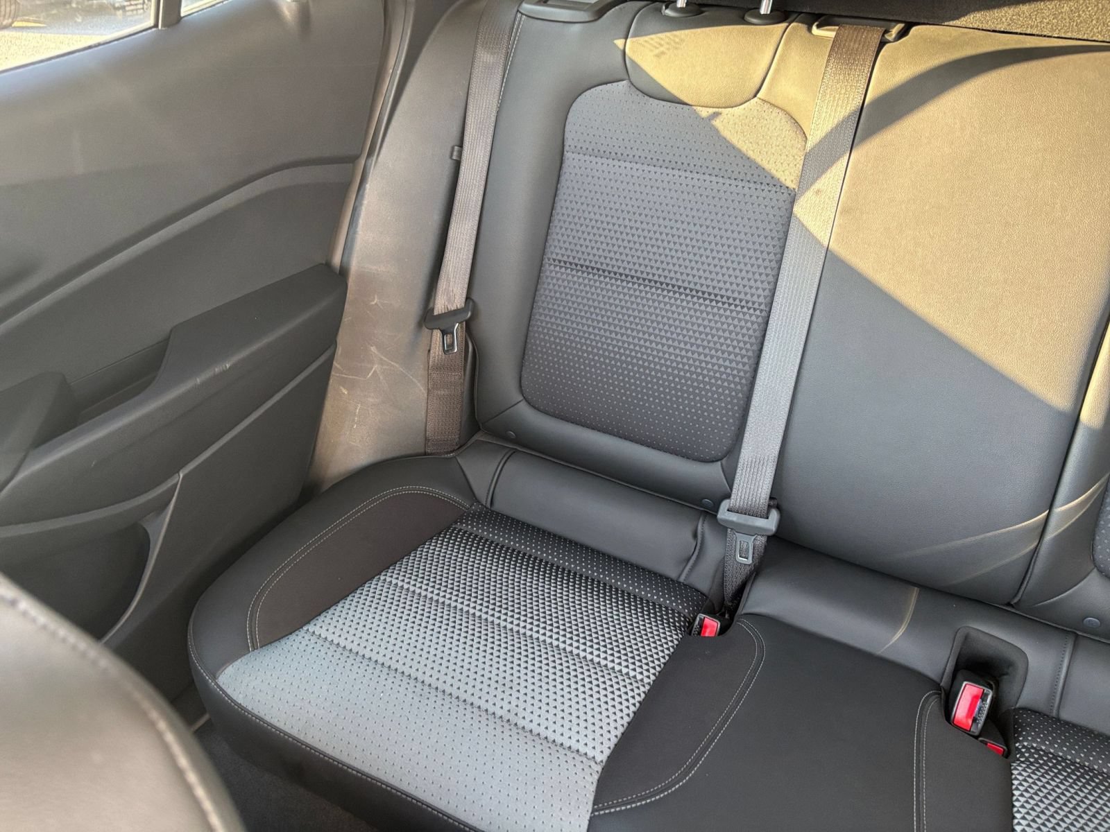 Used 2025 Chevrolet Trax LT w/ LT Convenience Package FWD image 37