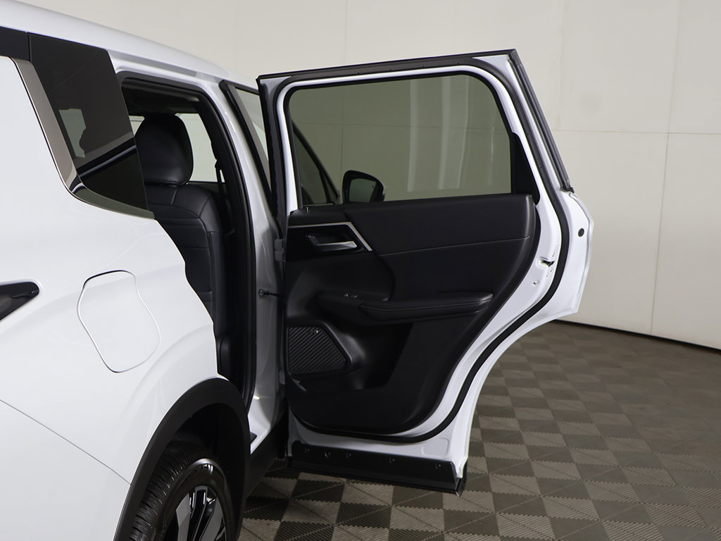 New 2026 Mitsubishi Outlander SE FWD image 24