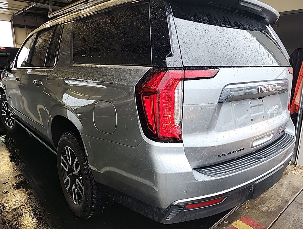 Used 2023 GMC Yukon XL AT4 w/ AT4 Premium Package AWD/4WD image 6