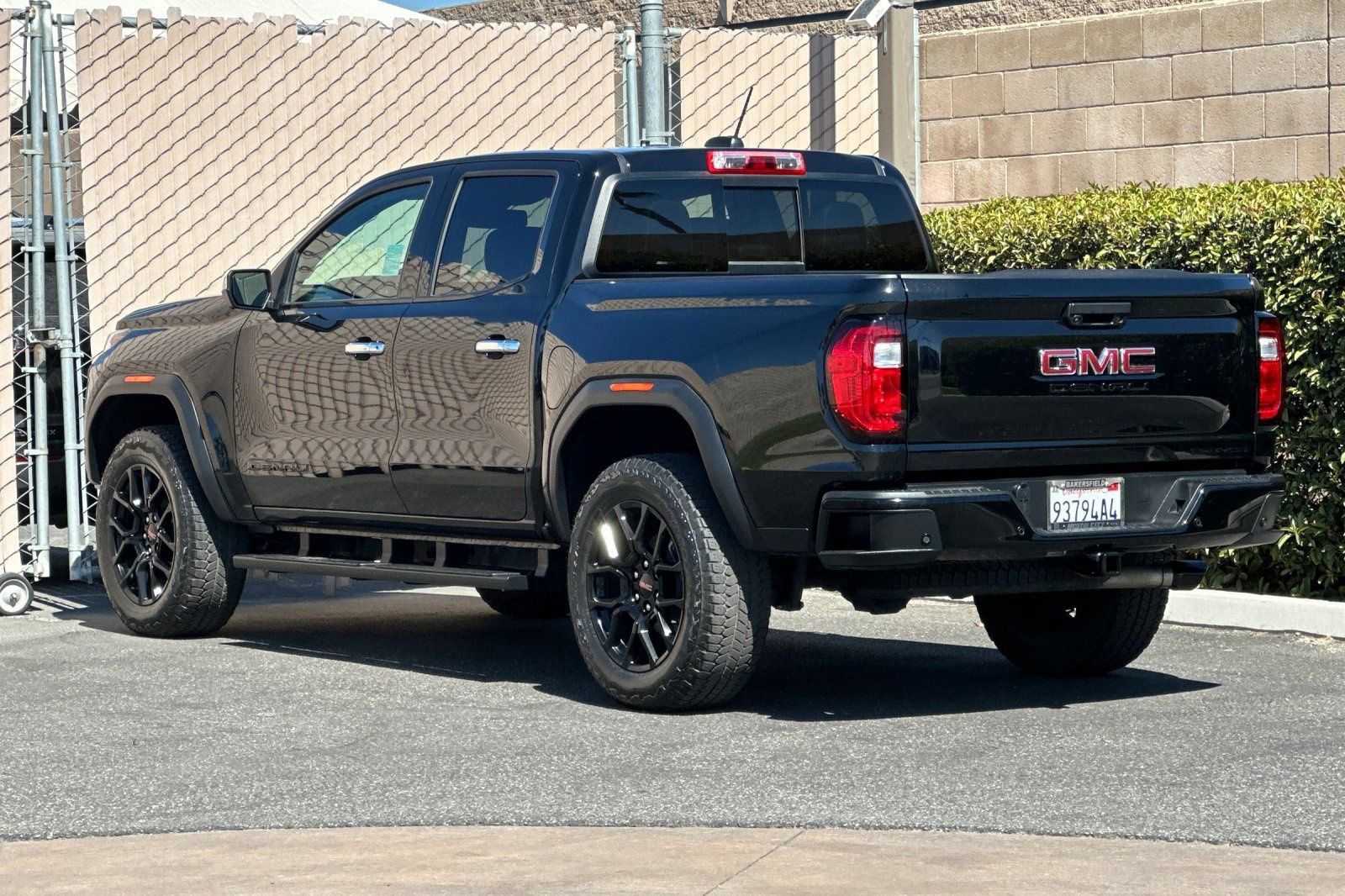 Certified 2024 GMC Canyon Denali w/ LPO, Denali Black Edition AWD/4WD image 6