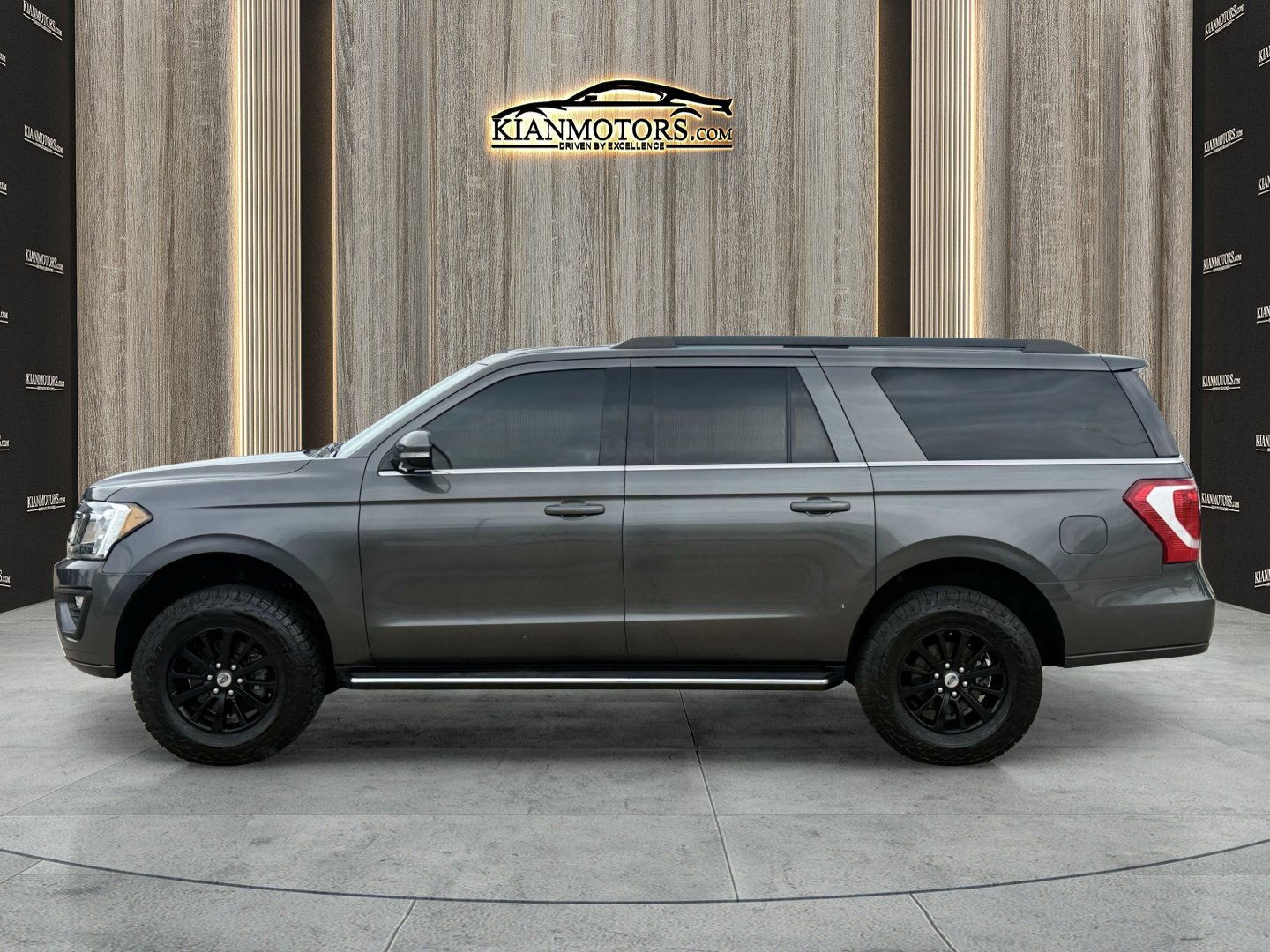 Used 2018 Ford Expedition Max XLT w/ Equipment Group 202A RWD image 5