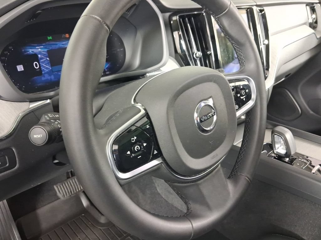Certified 2025 Volvo XC60 T8 Plus w/ Protection Package Premier AWD/4WD image 26