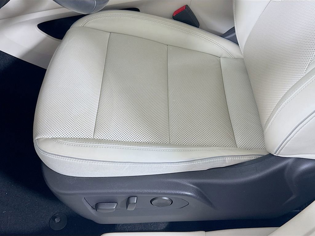 Used 2021 Buick Envision Essence w/ Technology Package I AWD/4WD image 20