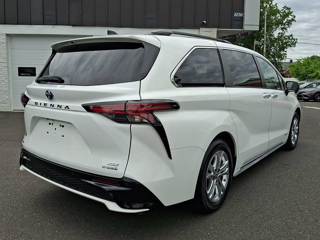 Certified 2021 Toyota Sienna XSE w/ XSE Plus Package AWD/4WD image 7
