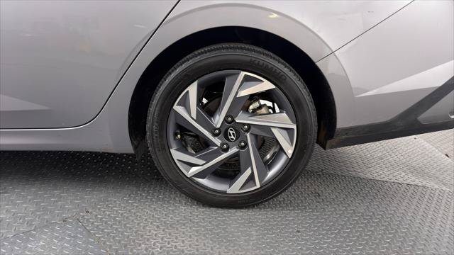 Used 2025 Hyundai Elantra Sport FWD image 39