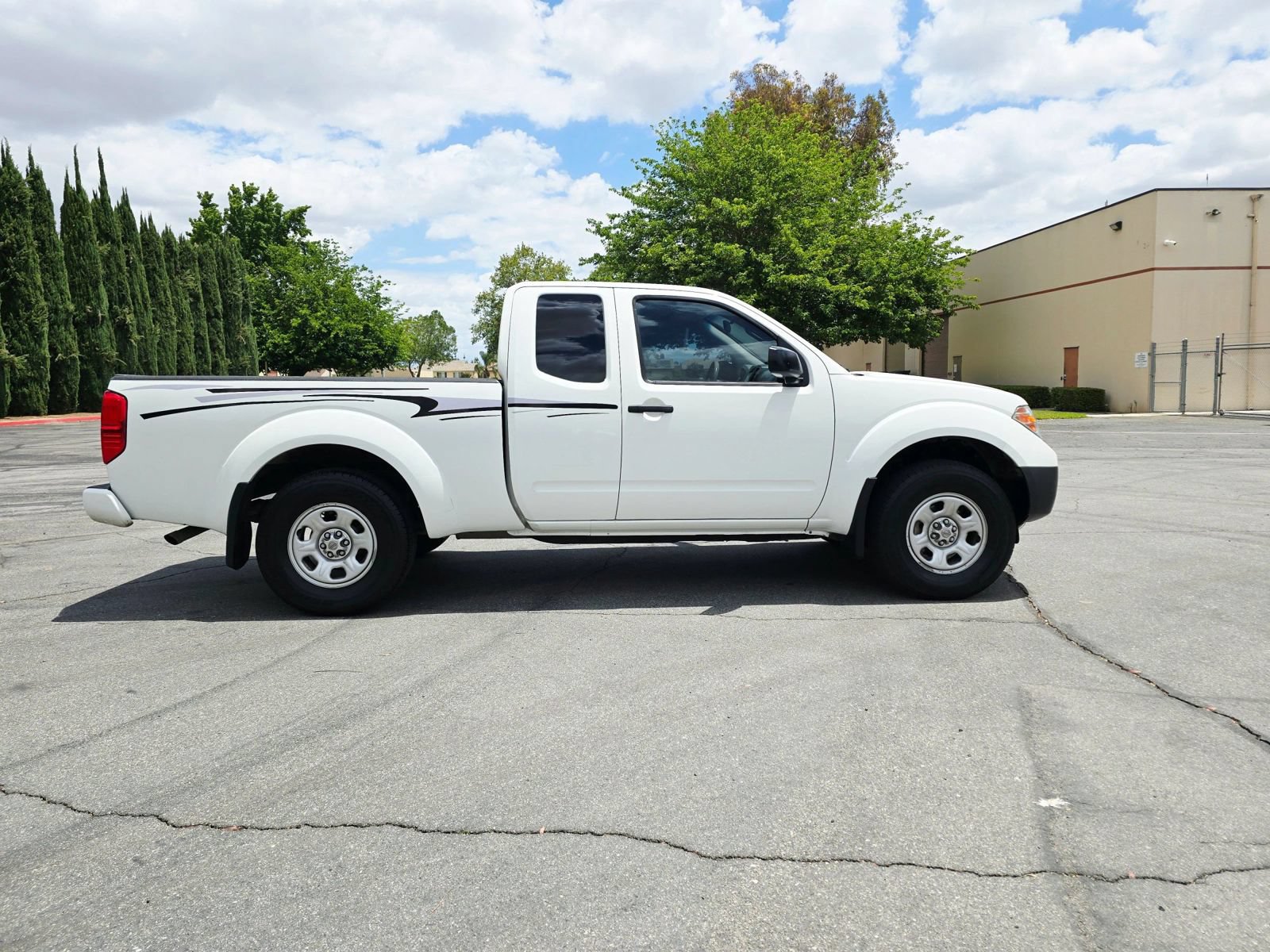 Used 2021 Nissan Frontier S RWD image 4
