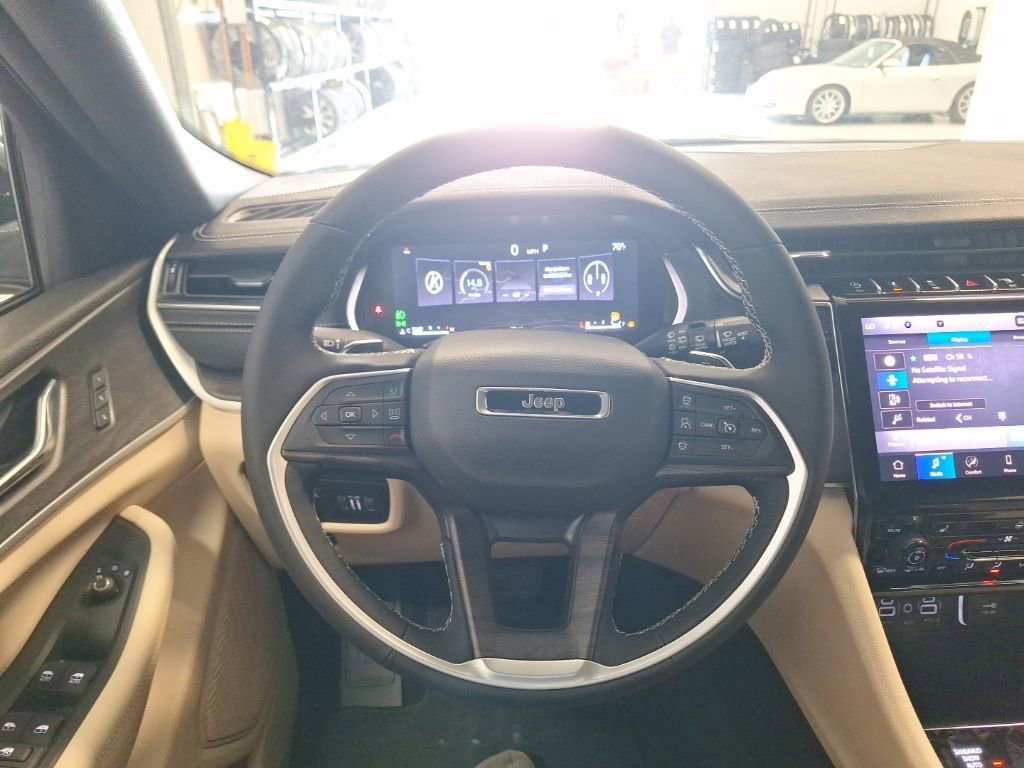 New 2025 Jeep Grand Cherokee Limited w/ Black Appearance Package image 3
