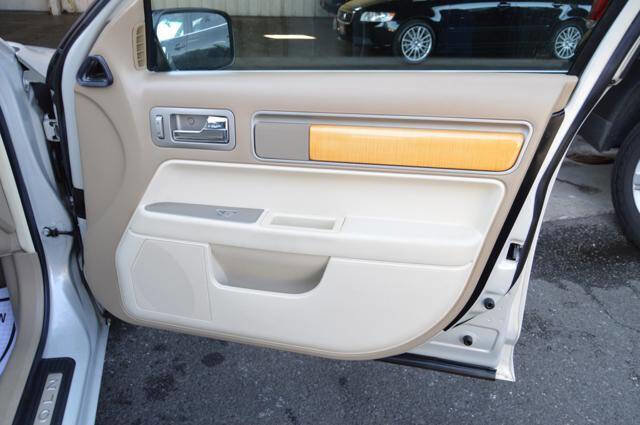 Used 2008 Lincoln MKZ image 29