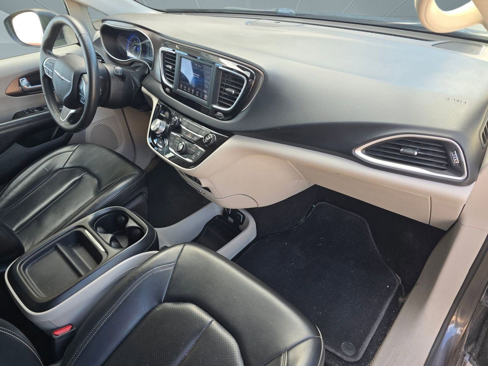 Used 2020 Chrysler Voyager Lxi image 28