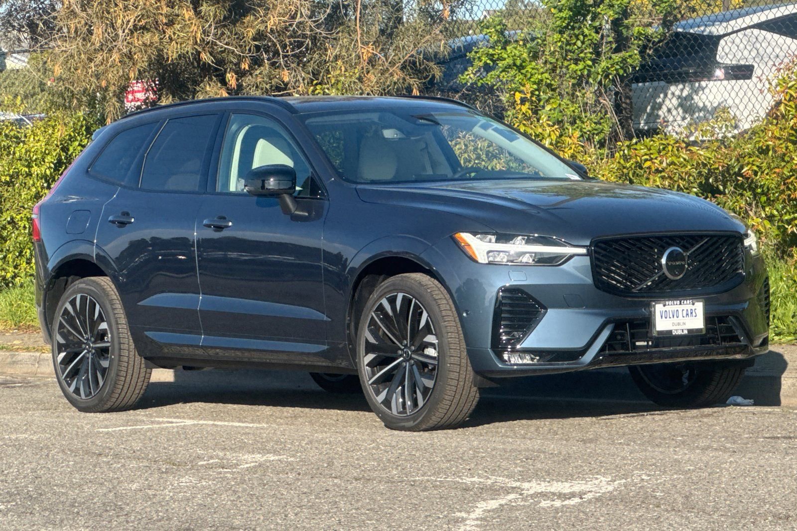 New 2026 Volvo XC60 B5 Ultra w/ Climate Package image 9