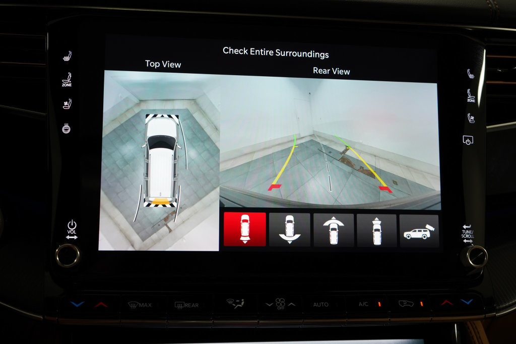 Used 2025 Jeep Grand Wagoneer L Series III w/ Rear Seat Video Group 1 AWD/4WD image 29