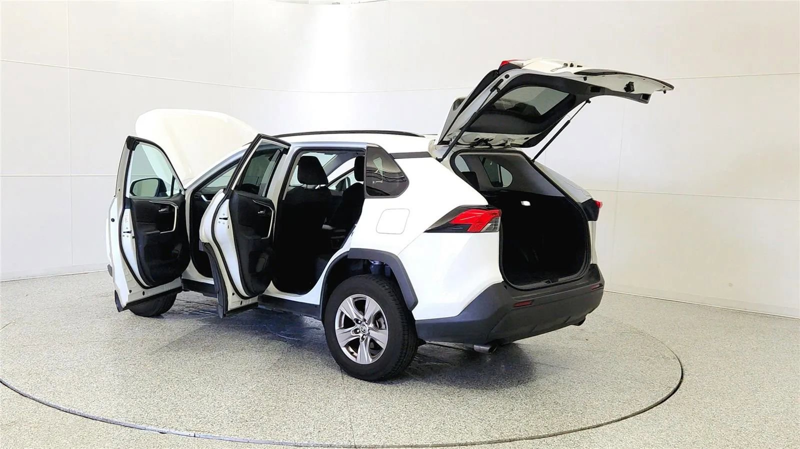Used 2023 Toyota RAV4 XLE AWD/4WD image 11
