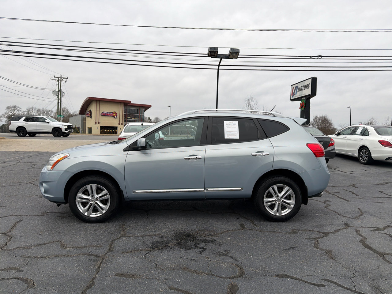 Used 2013 Nissan Rogue SV image 2