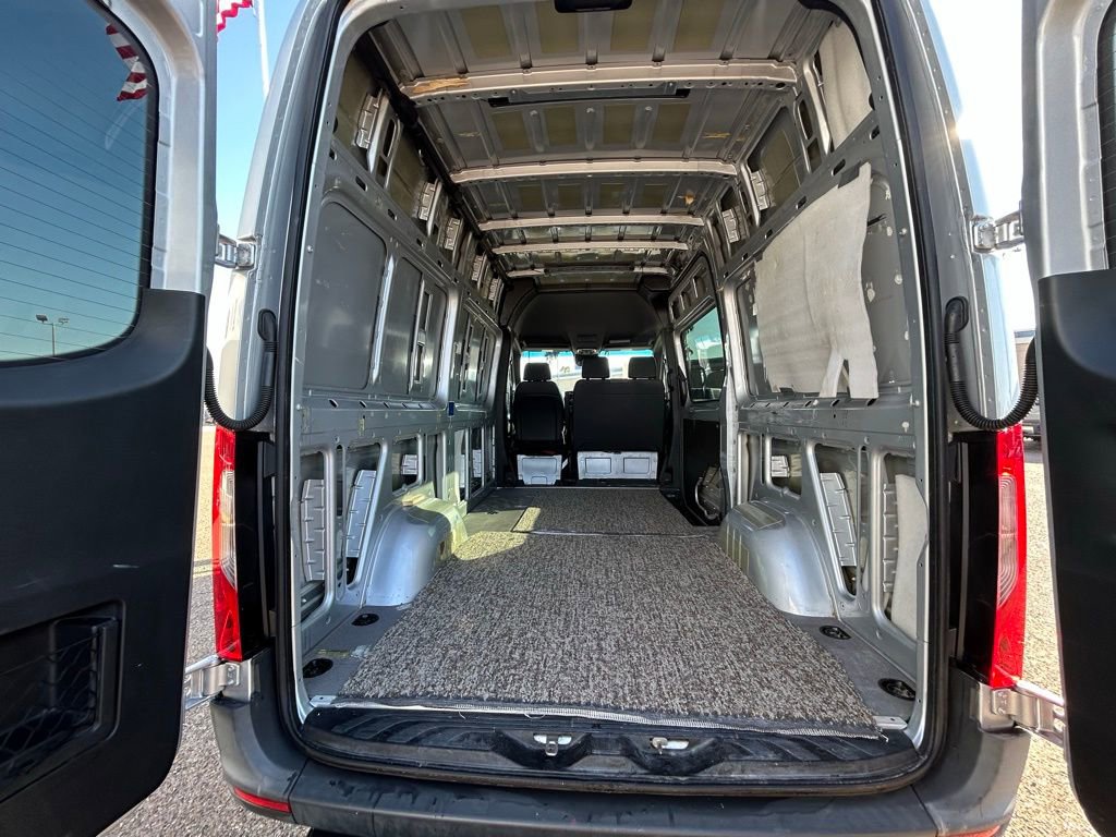 Used 2021 Mercedes-Benz Sprinter 144 Cargo image 22
