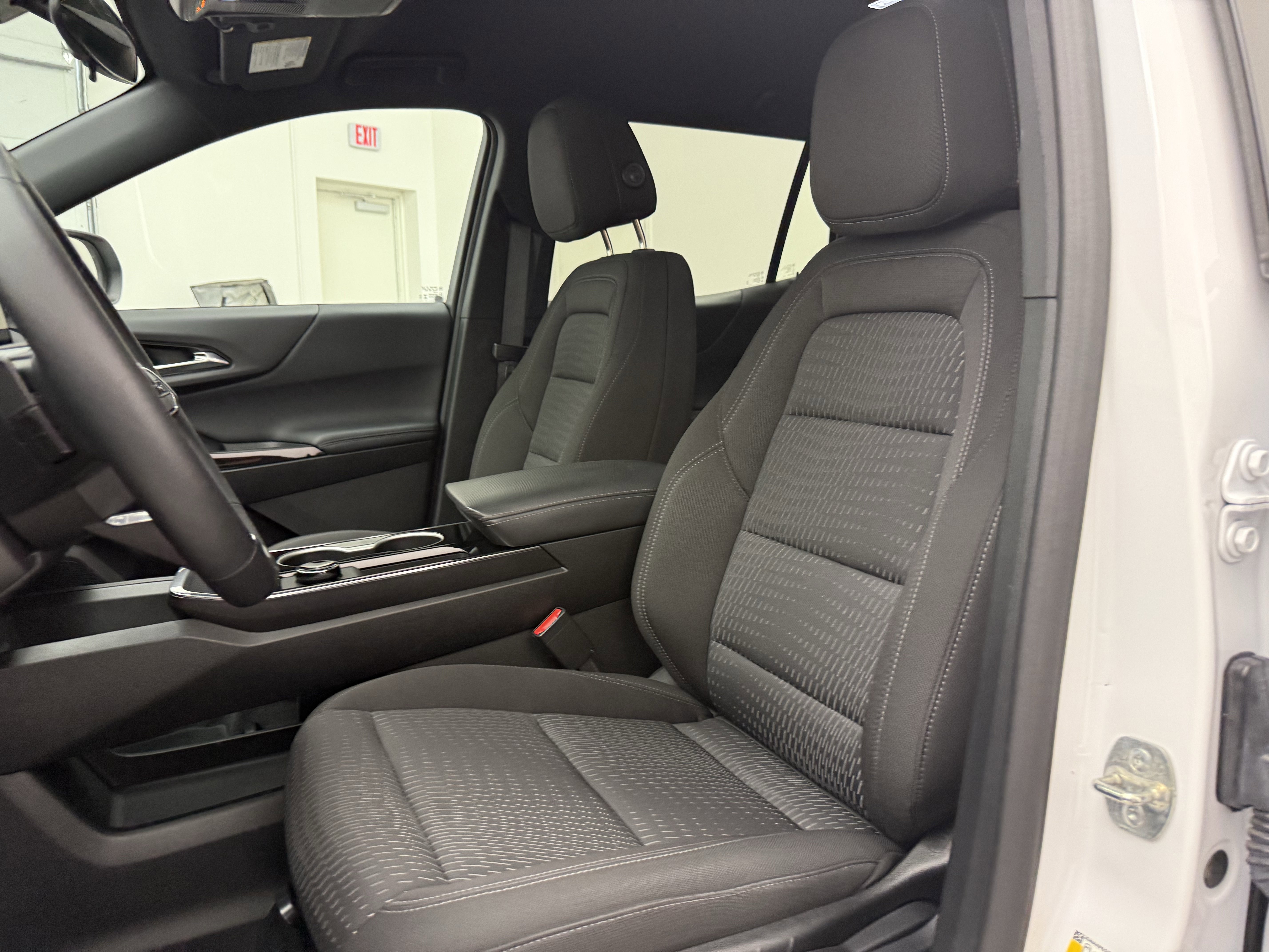Used 2026 Chevrolet Equinox LT AWD/4WD image 13