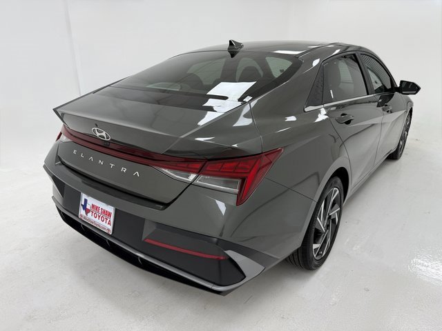 Used 2024 Hyundai Elantra SEL w/ Convenience Package image 40