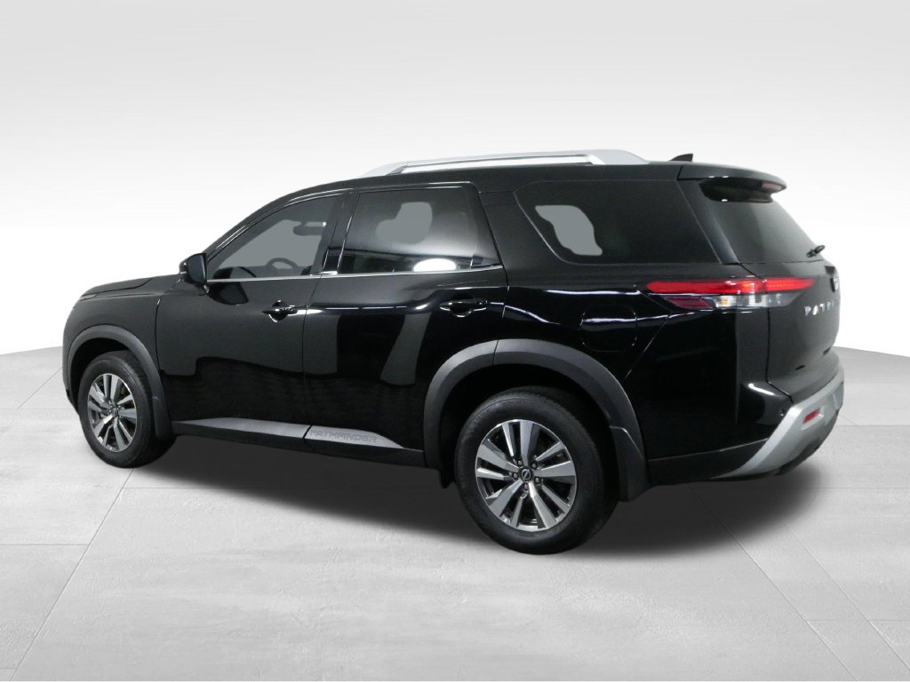 Used 2025 Nissan Pathfinder SL AWD/4WD image 8