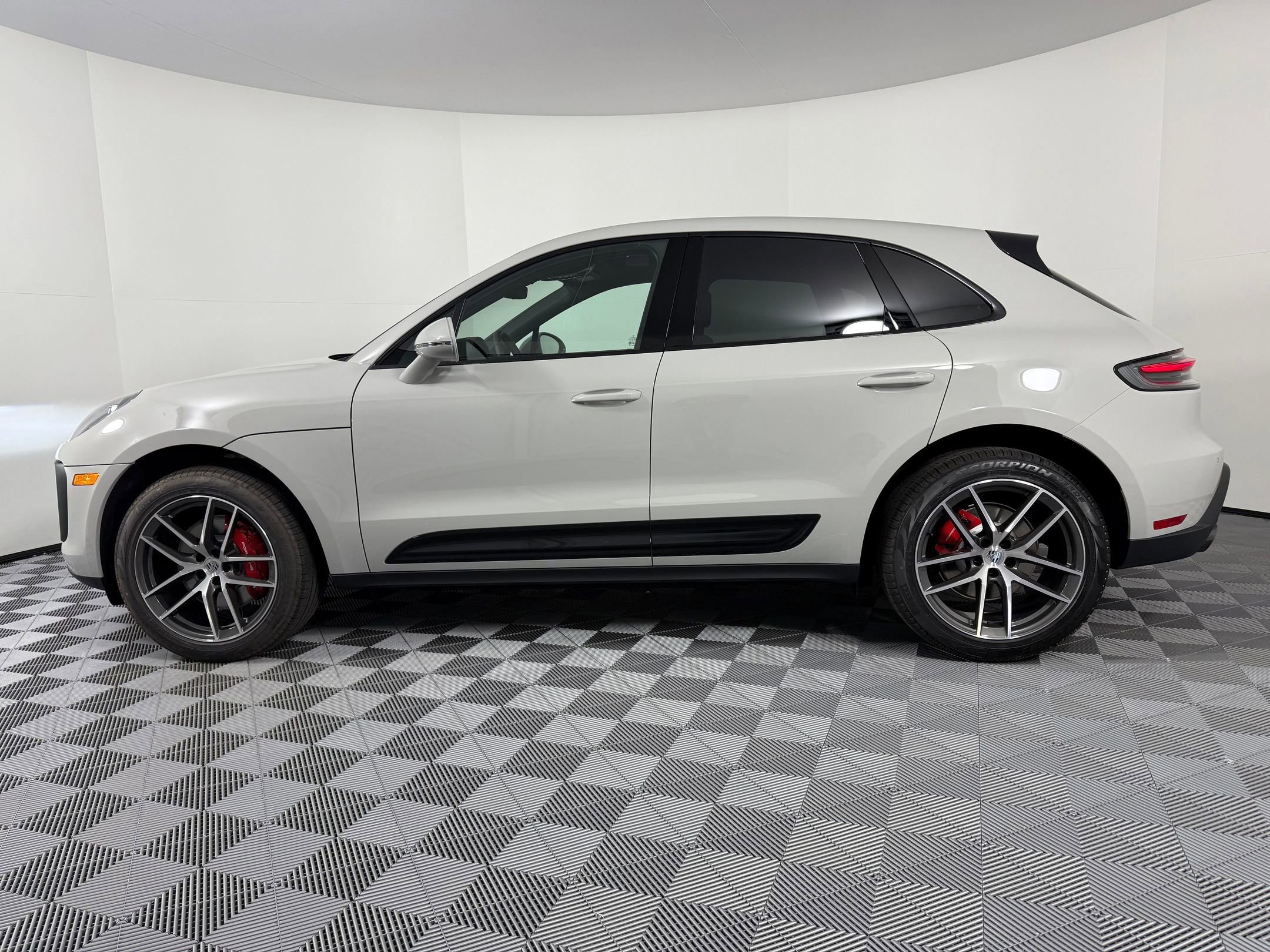 Certified 2026 Porsche Macan S AWD/4WD image 2