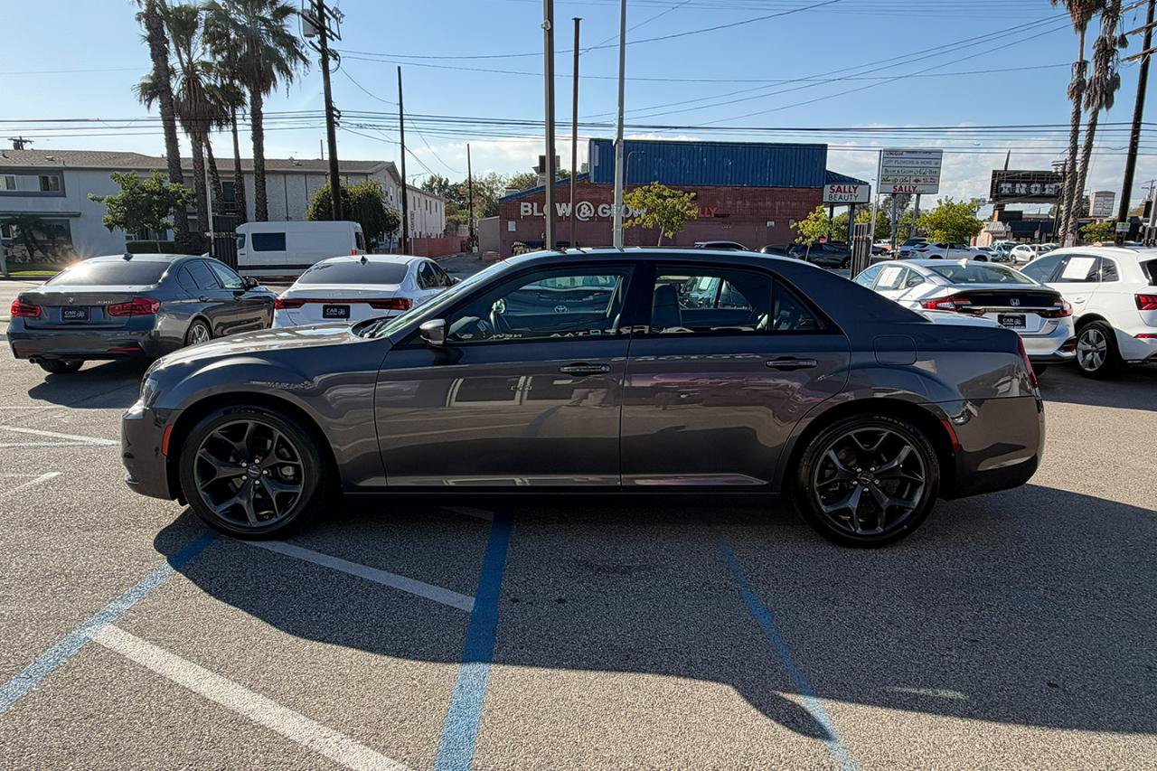 Used 2022 Chrysler 300 S RWD image 9