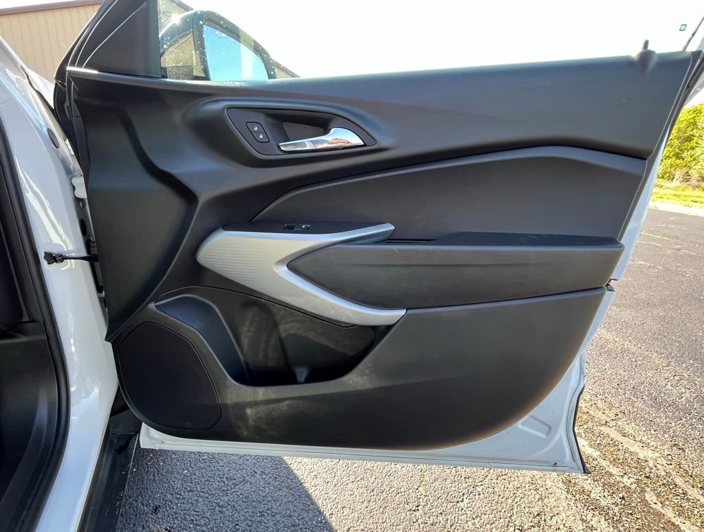 Certified 2024 Chevrolet Trax RS FWD image 21