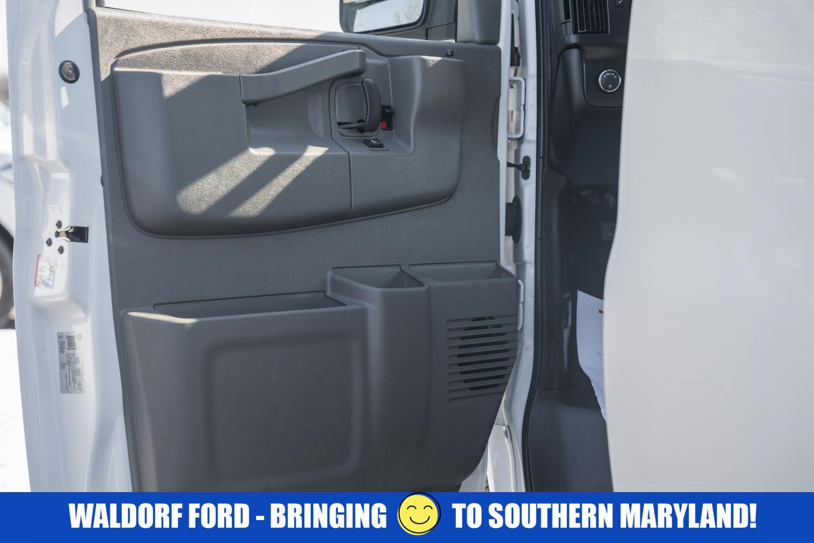 Used 2025 Chevrolet Express 2500 Extended w/ Communications Package image 36