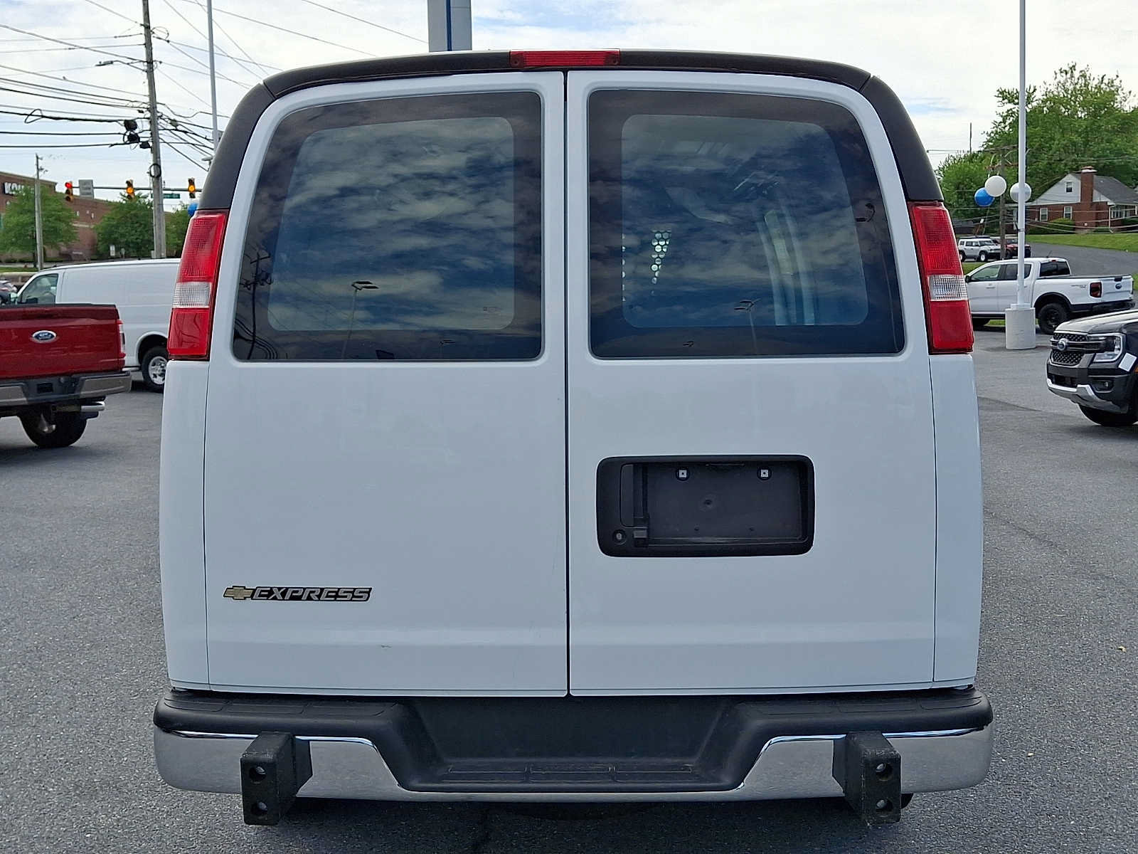 Used 2024 Chevrolet Express 2500 w/ Driver Convenience Package RWD image 5
