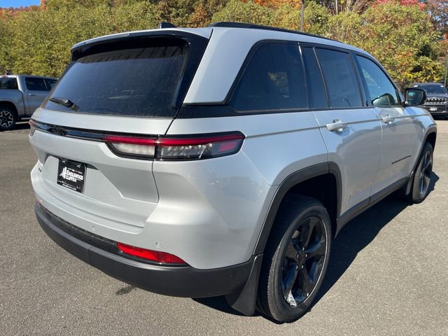 New 2025 Jeep Grand Cherokee Altitude image 9