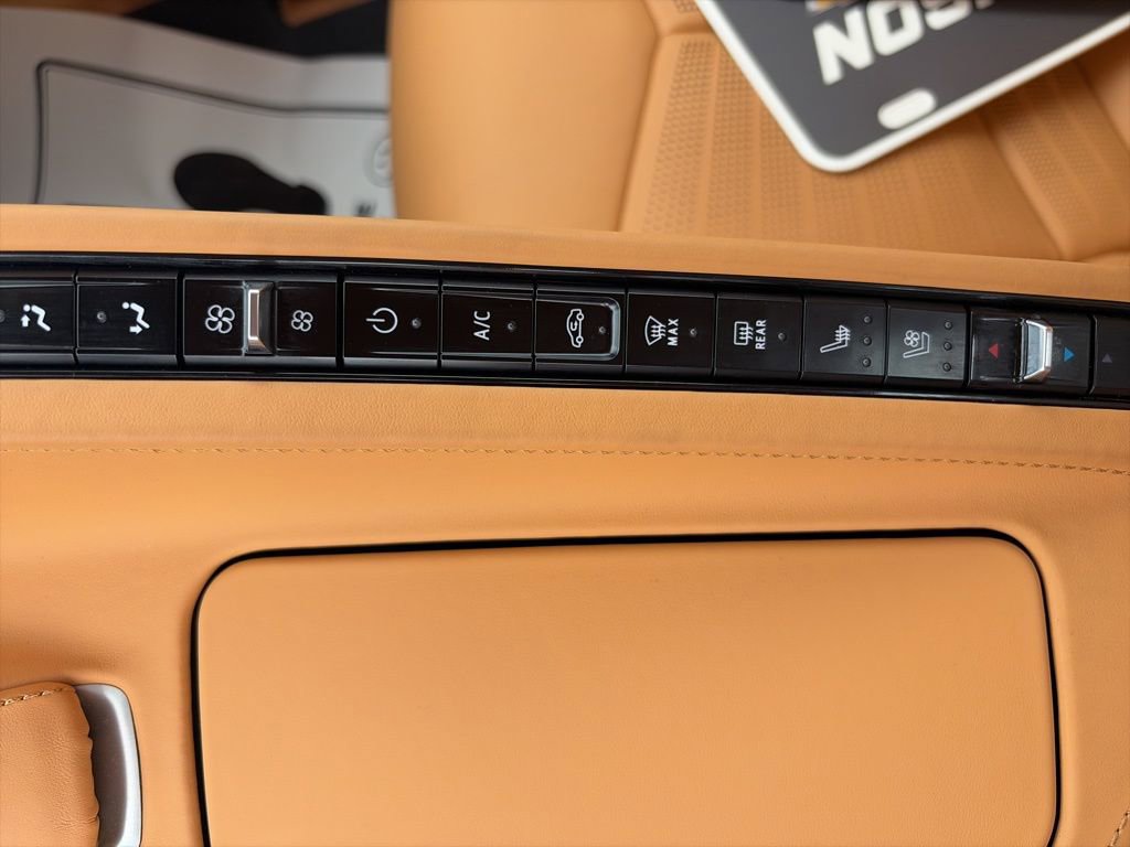 Used 2024 Chevrolet Corvette Stingray Premium Conv w/ Z51 Performance Package image 17