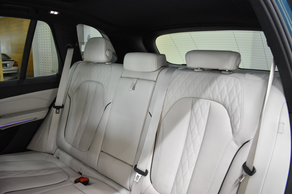 Used 2024 BMW X5 xDrive40i w/ Premium Package AWD/4WD image 29