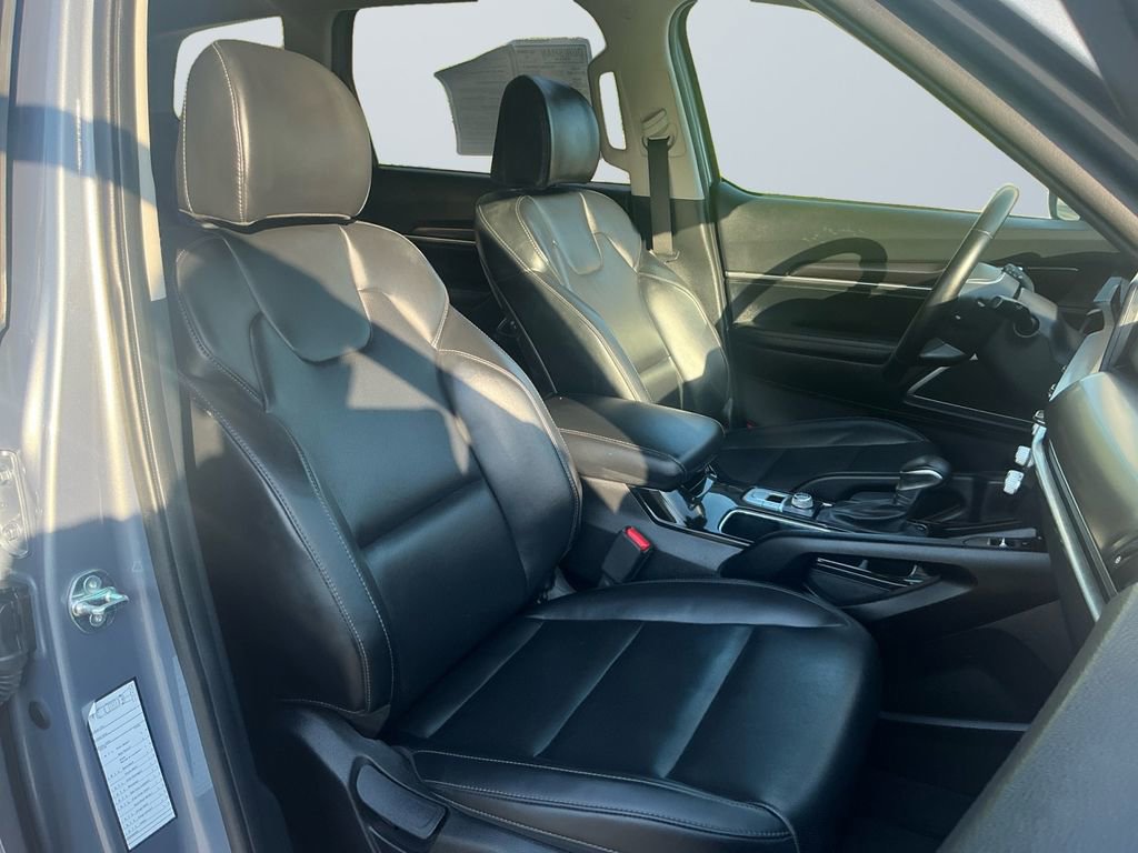 Used 2025 Kia Telluride S FWD image 16