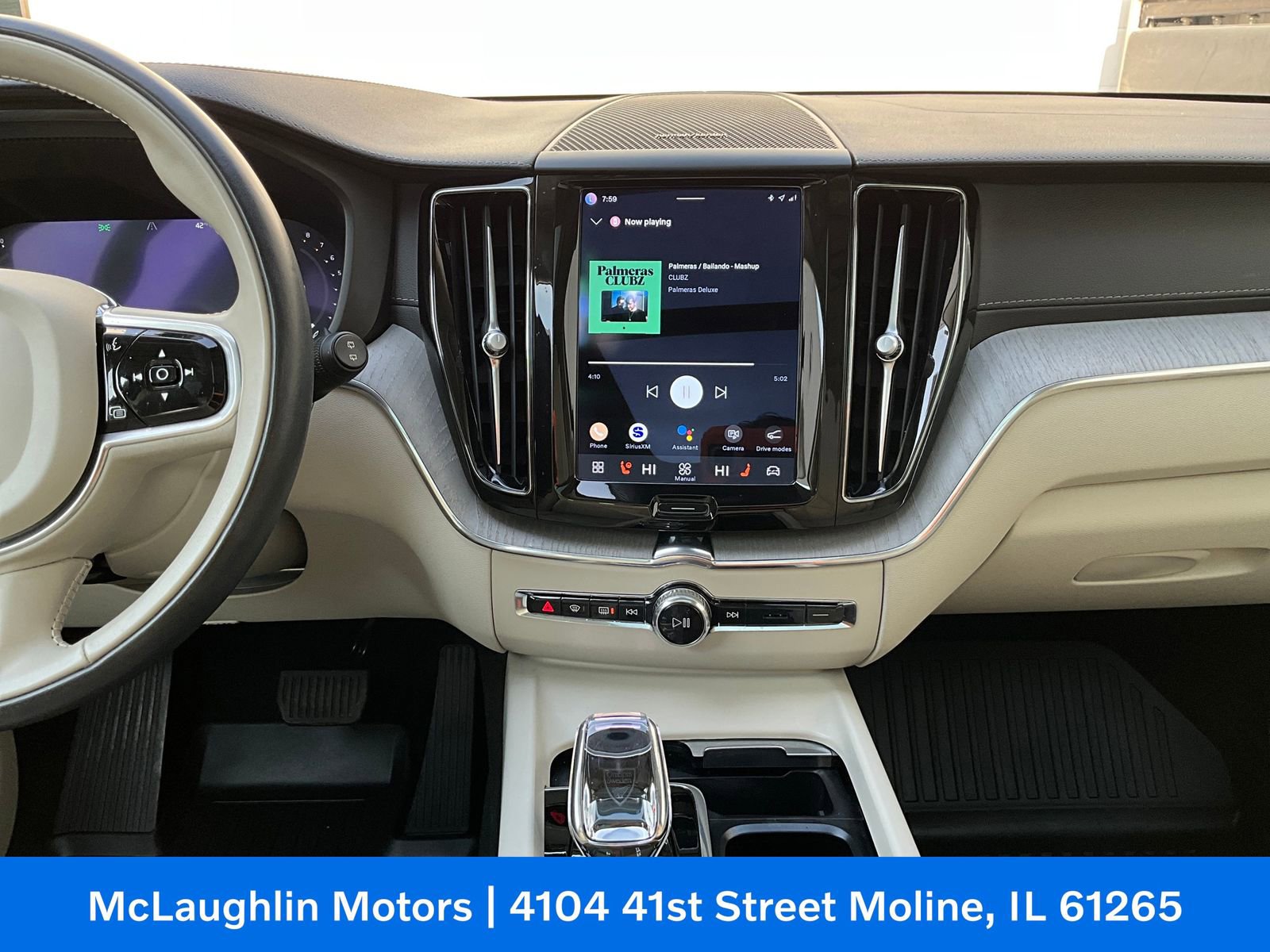 Certified 2023 Volvo XC60 B5 Ultimate w/ Climate Package AWD/4WD image 4
