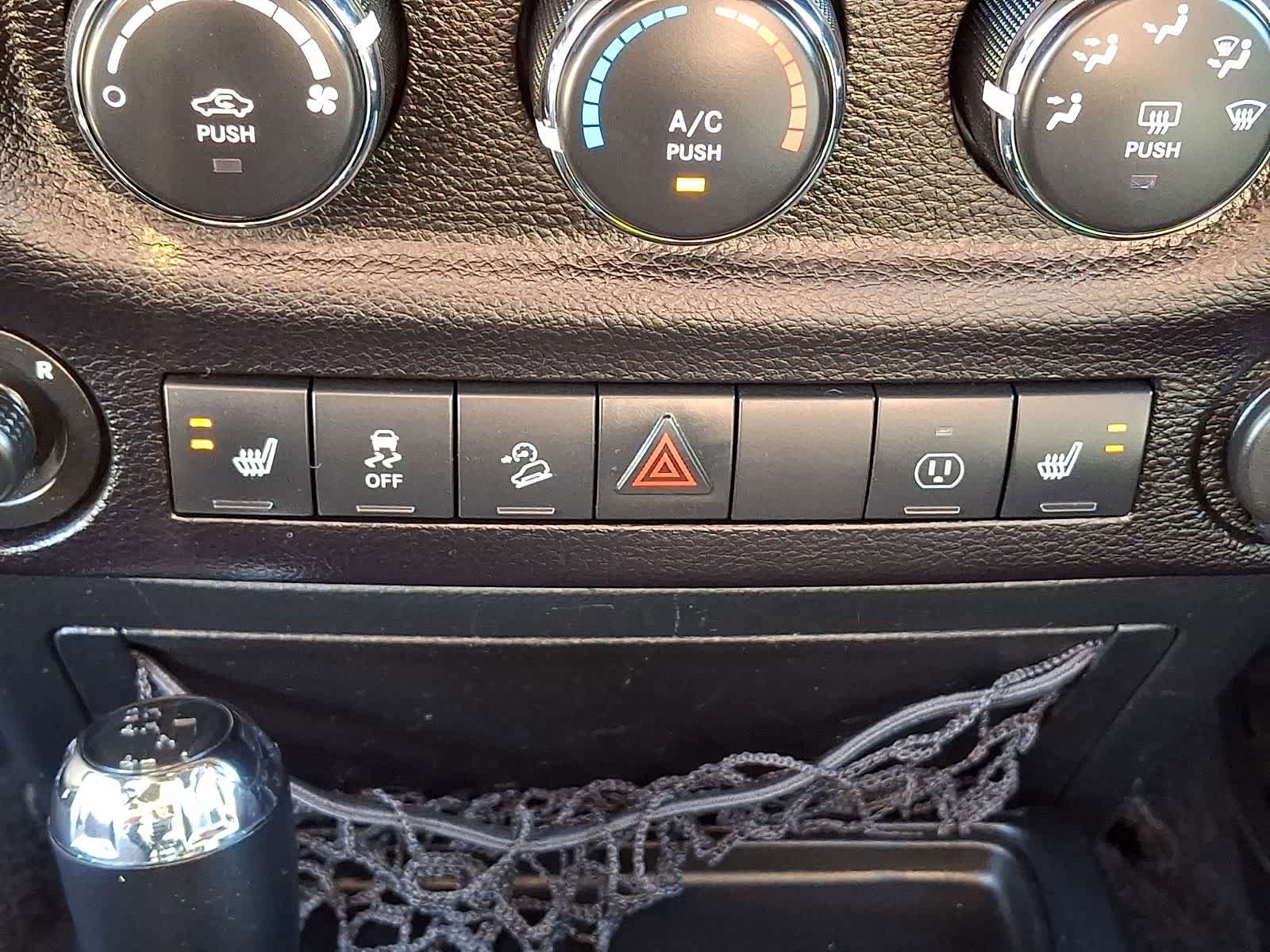 Used 2016 Jeep Wrangler Unlimited Sahara AWD/4WD image 22
