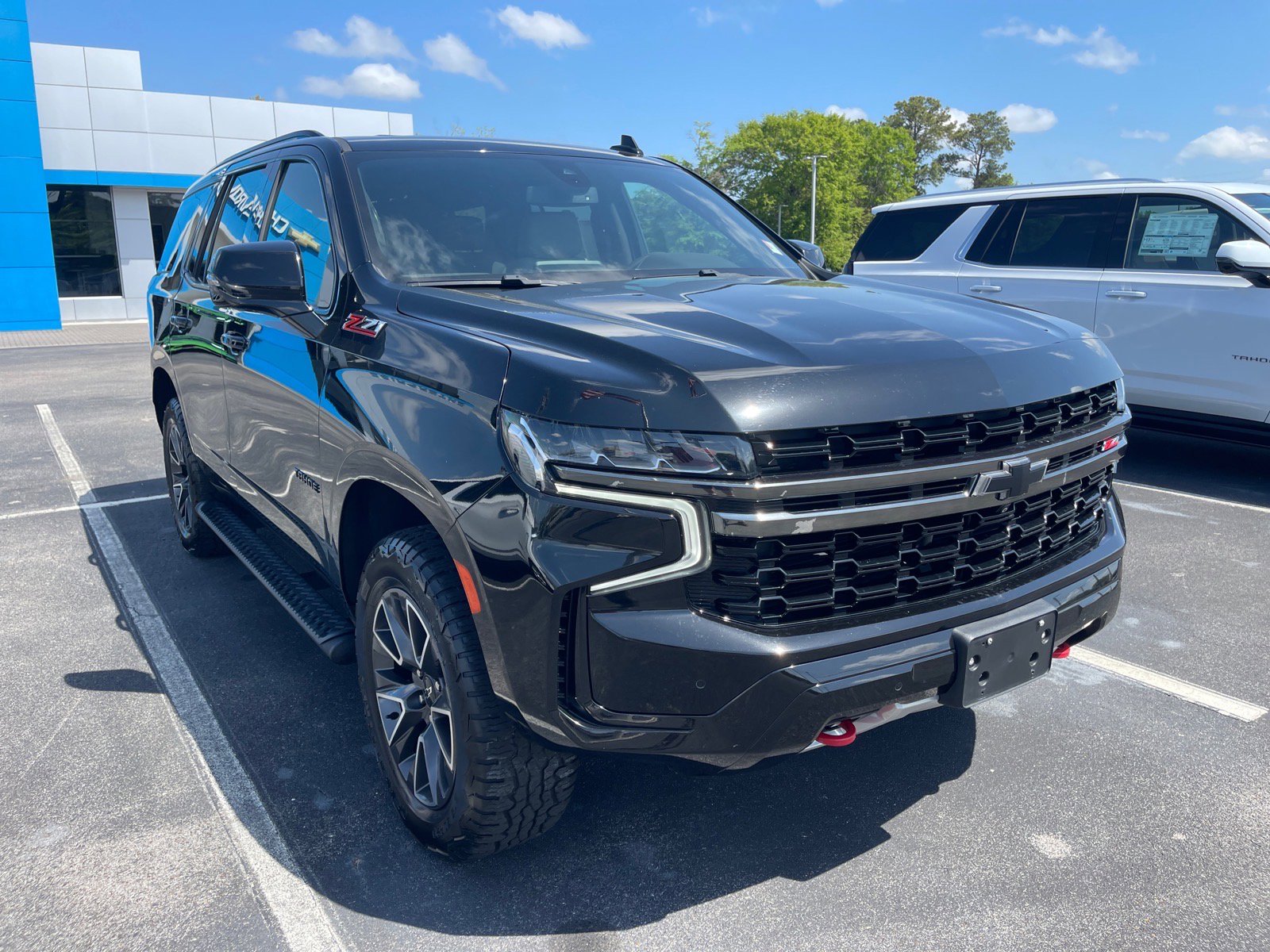 Used 2021 Chevrolet Tahoe Z71 w/ Z71 Signature Package AWD/4WD image 3