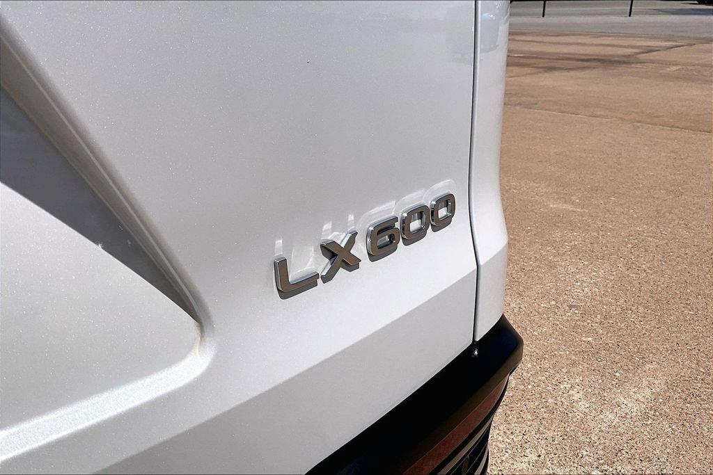 Used 2024 Lexus LX 600 4WD w/ Luxury Package image 31