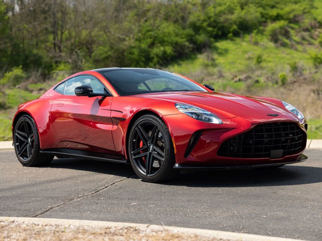 Used 2025 Aston Martin V8 Vantage Coupe image 9