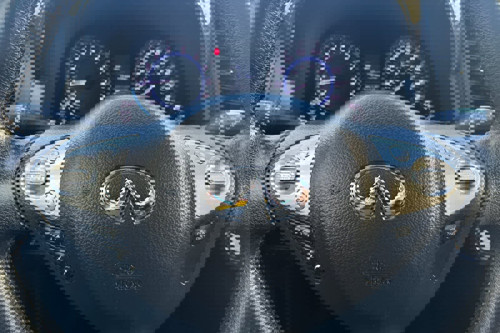 Used 2017 INFINITI QX70 AWD w/ Premium Package image 26