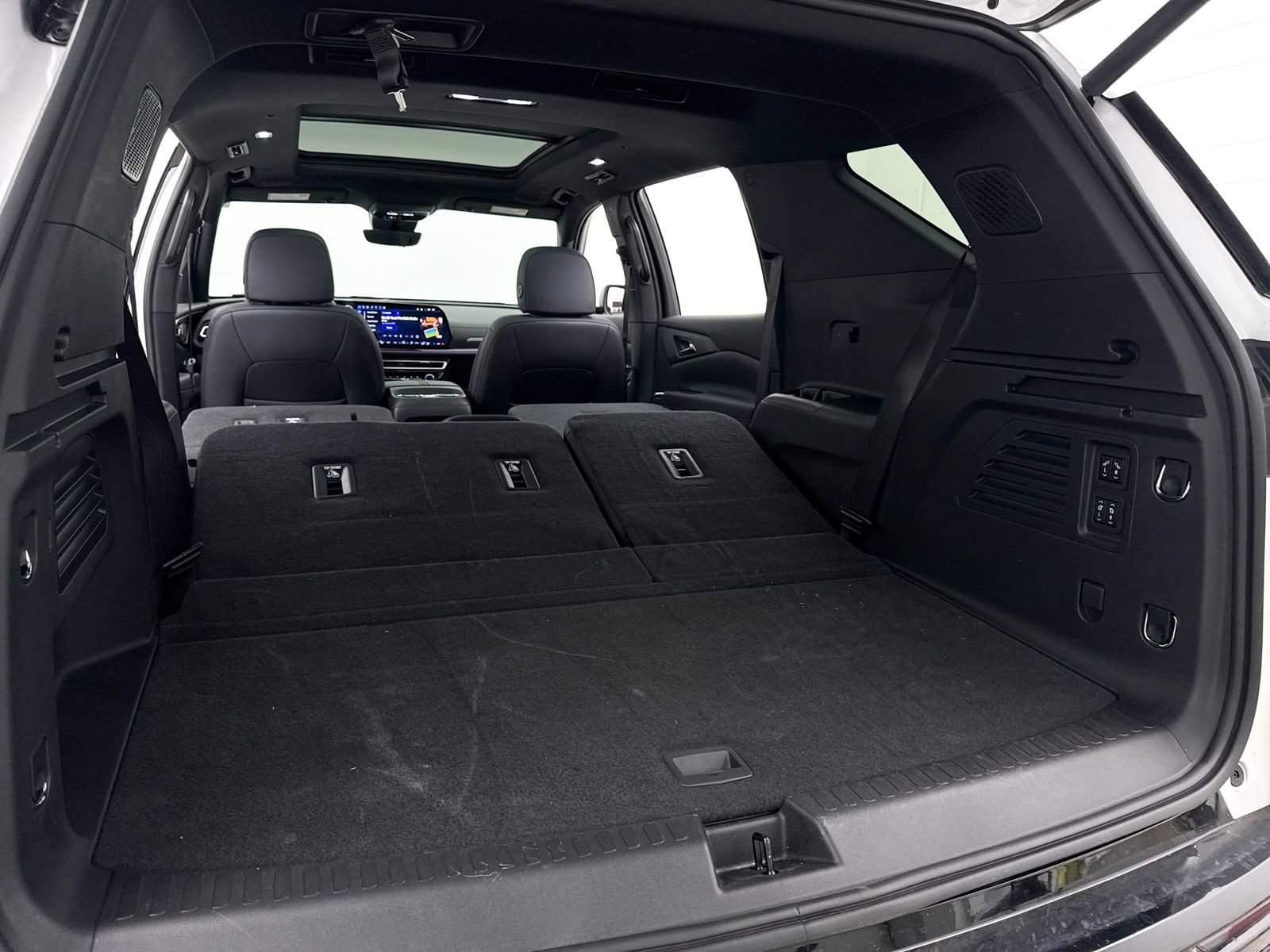 Used 2024 Chevrolet Traverse RS w/ LPO, Floor Liner Package image 34