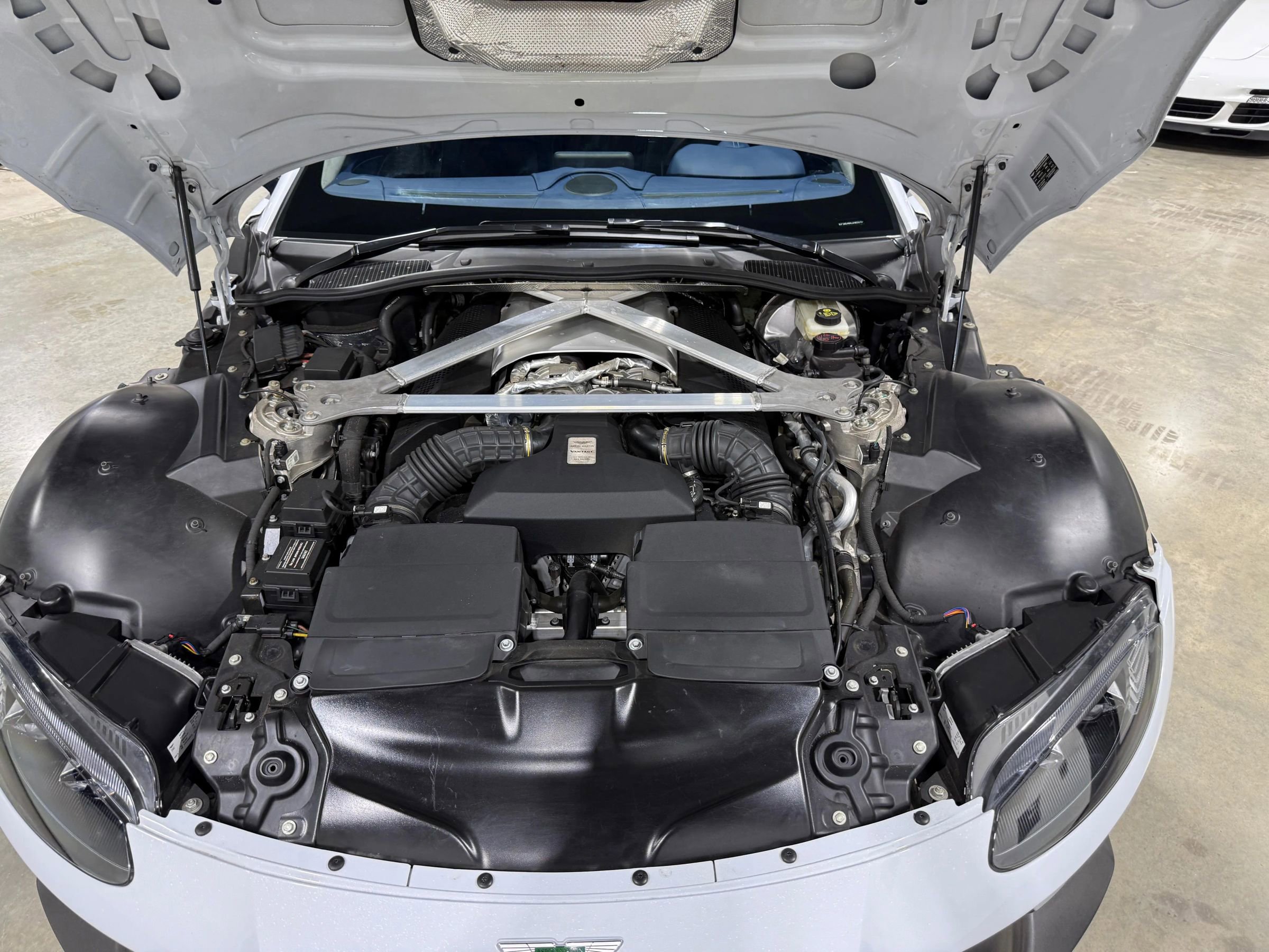 Used 2020 Aston Martin V8 Vantage Coupe image 56