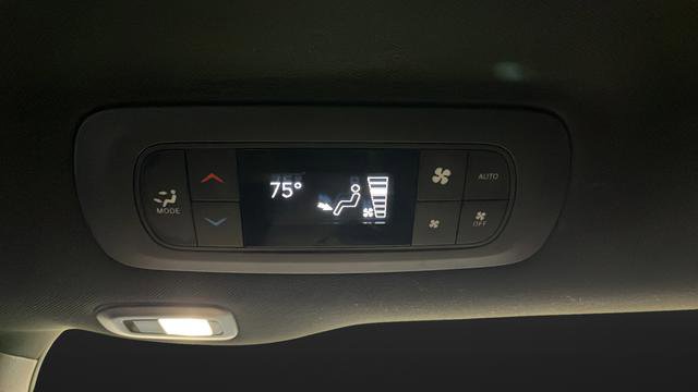 Used 2025 Chrysler Pacifica Limited image 26