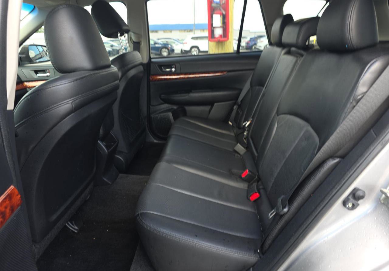 Used 2011 Subaru Outback 2.5i Limited w/ PWR Moonroof Pkg AWD/4WD image 16