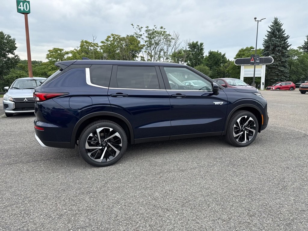 New 2025 Mitsubishi Outlander SE image 5