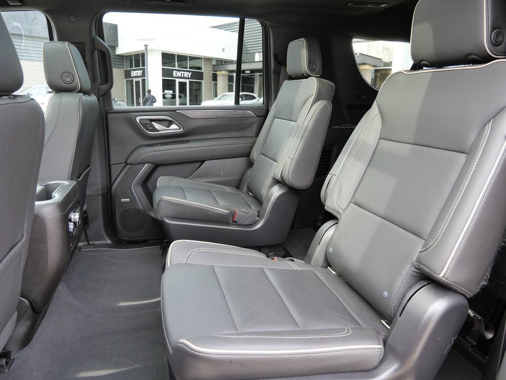 Used 2022 GMC Yukon XL SLT w/ SLT Premium Package image 32