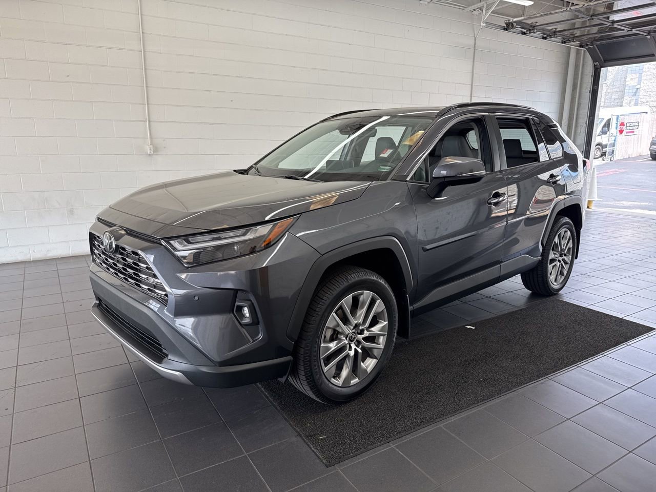 Used 2022 Toyota RAV4 Limited w/ Limited Grade Weather Package AWD/4WD image 4