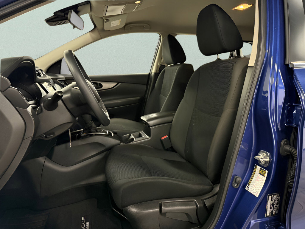 Used 2022 Nissan Rogue Sport S image 15