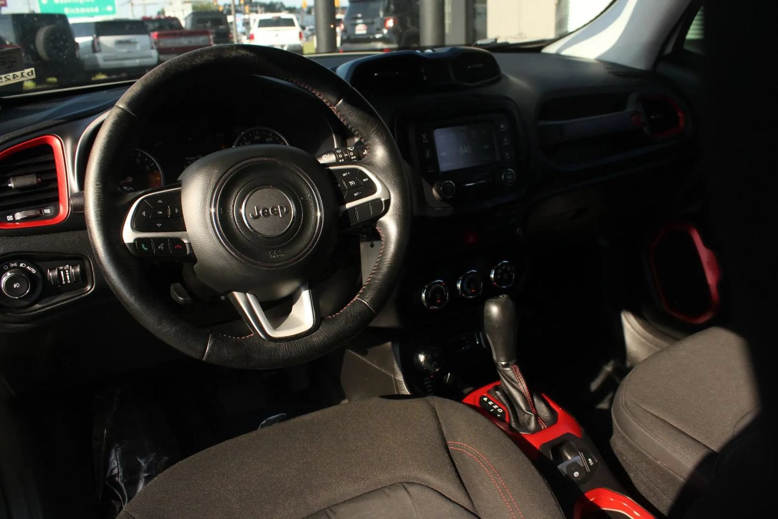 Used 2015 Jeep Renegade Trailhawk AWD/4WD image 12