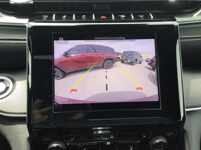 New 2025 Jeep Grand Cherokee Altitude image 14