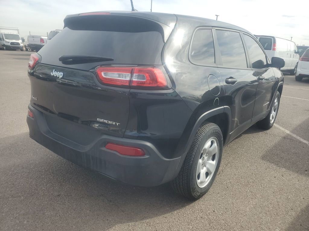 Used 2017 Jeep Cherokee Sport image 4