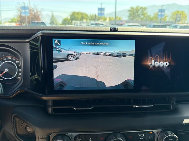 Used 2025 Jeep Gladiator Rubicon w/ Convenience Group AWD/4WD image 19